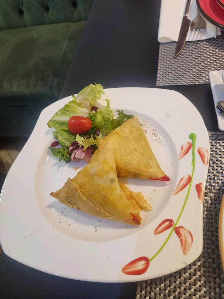 Plato de tandoori mixto con verduras asadas